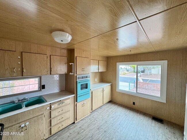 Foto del edificio - 620 S 93rd St