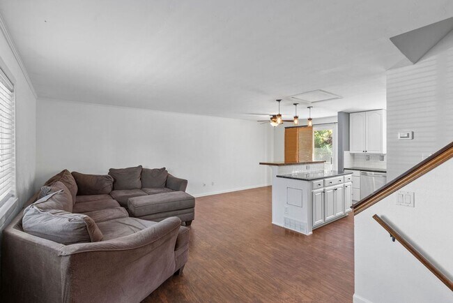 Building Photo - Charming 3 Bedroom, 2 Bath Home in Fort Co...