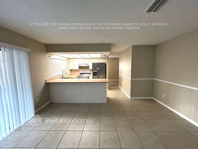 Building Photo - 504 Hillside Ct