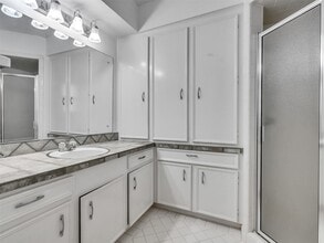 Building Photo - 418 Oakhill Dr