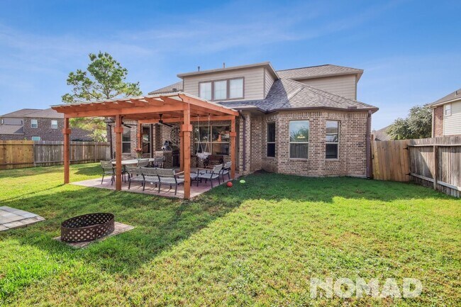 Building Photo - 4 Bedroom Single Family Home in a Gated Co...