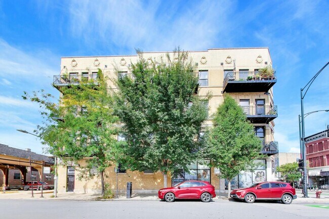 Foto del edificio - 1400 N Milwaukee Ave
