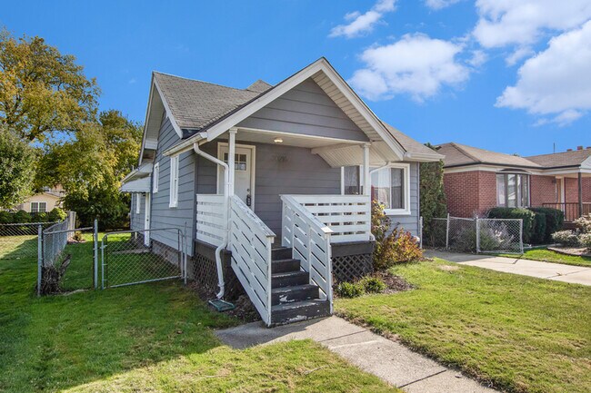 Building Photo - 30216 Groveland St