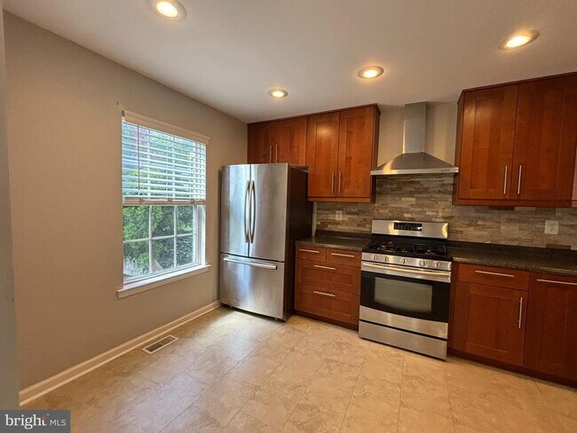 Foto del edificio - 4666 Louise St Claire Dr