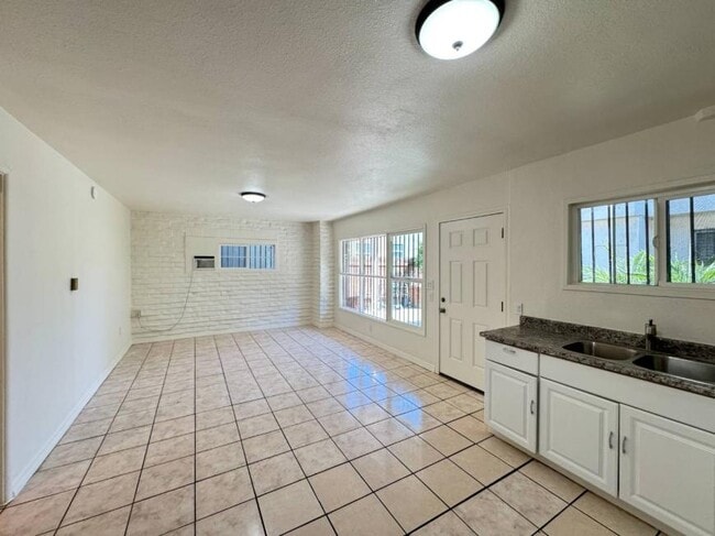 Building Photo - 1.0 bedroom in Los Angeles California 90022