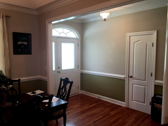 Building Photo - $1900 4 Bedroom 2.5 Bath Home in River Blu...