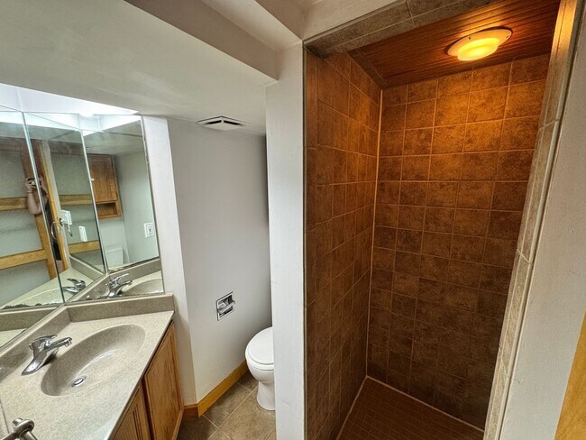 Foto del edificio - Updated 1 Bedroom Apartment – ½ Block from KSU!