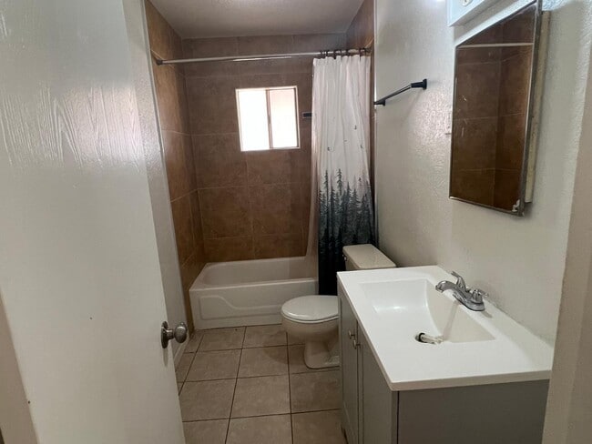 Building Photo - 116 E Beech Ave