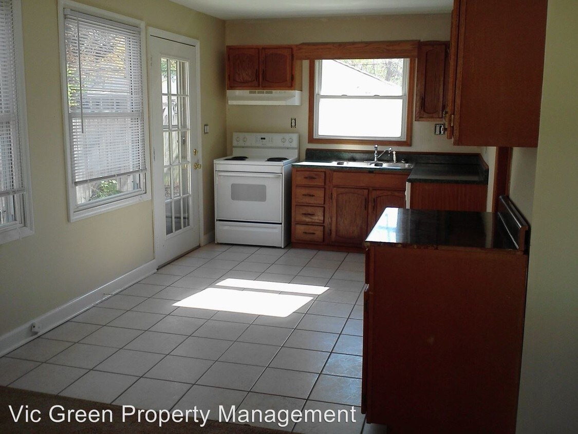Building Photo - 5254 Ferngrove Dr