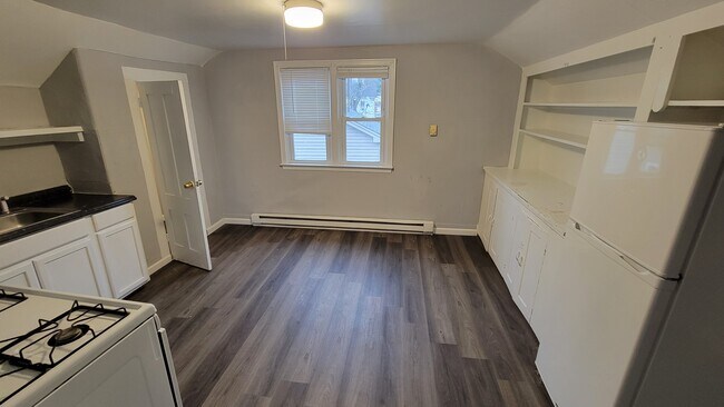 Kitchen - 78 S Colony St