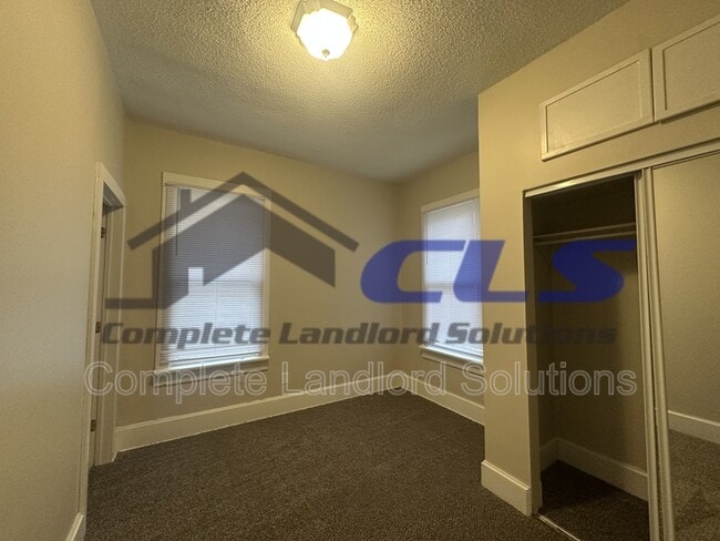 Building Photo - 1106 S 11th 1/2 St