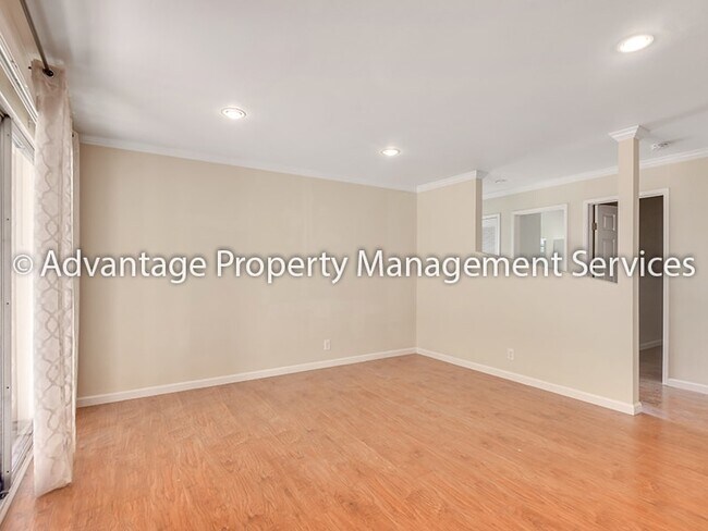 Building Photo - 1 Bed, 1 Bath, 735 sq. ft. Condo off 680 a...