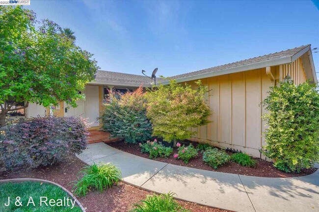 Building Photo - 4 br, 2 bath House - 36365 Sandalwood St