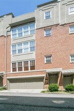 Building Photo - 1381 Parkview Ln