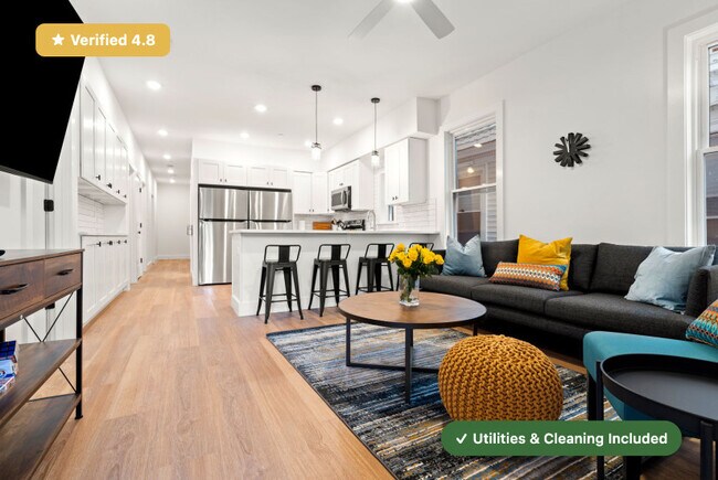 Foto del edificio - Furnished Bedroom with Private Bath in Jamaica Plain