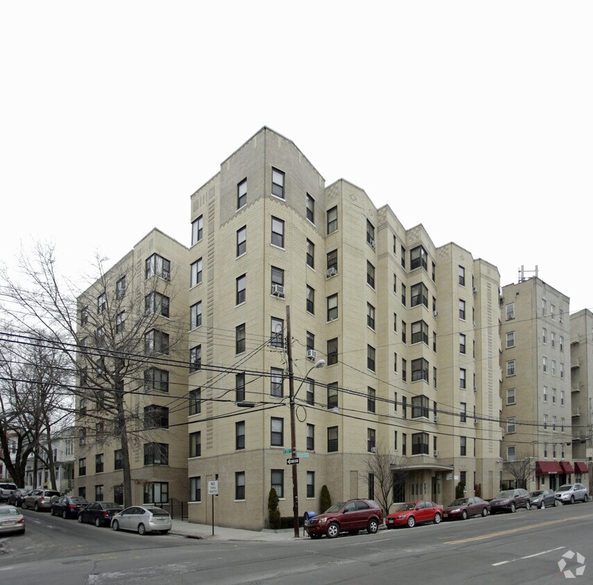 Foto principal - 4279 Webster Ave