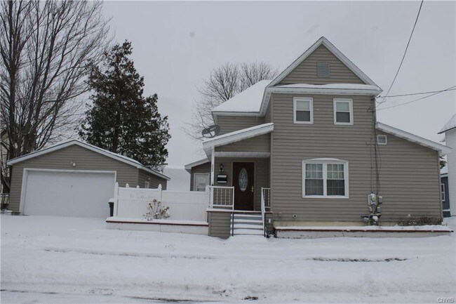 Building Photo - 222 Gale St