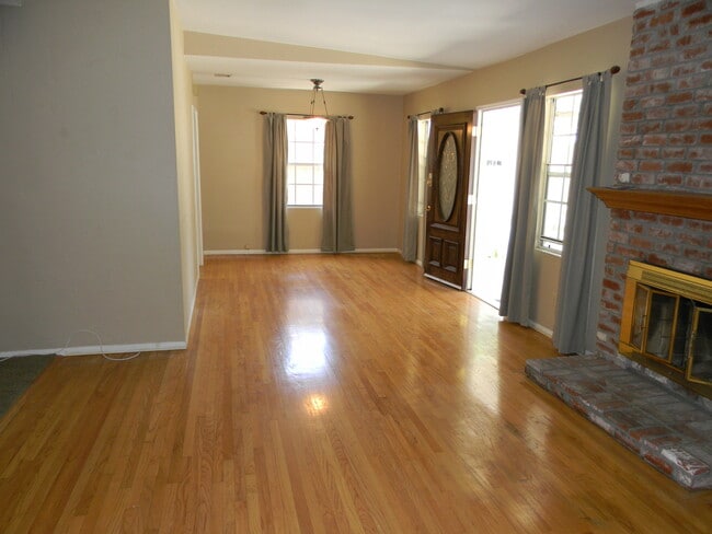 Foto del edificio - 1342 E Maple Ave