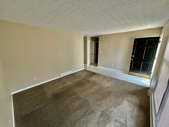 Building Photo - Newly Remodeled 4-Bedroom, 3-Bath with Fin...