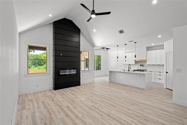 Building Photo - 1017 Cedarcrest Dr