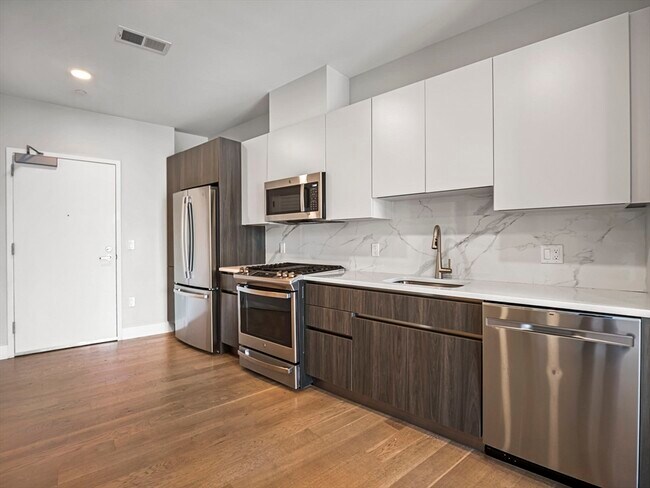 Building Photo - 9 Central St