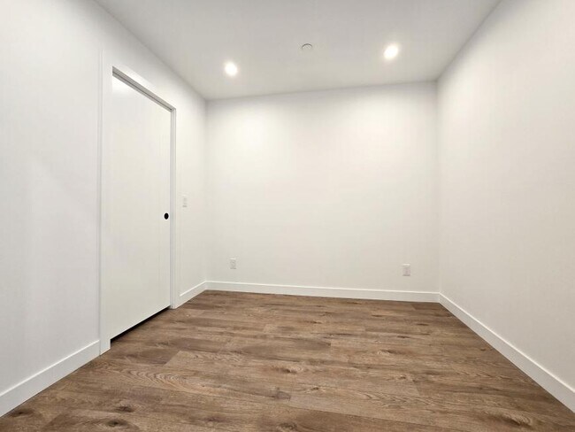 Photo du bâtiment - 1.0 bedroom in Calgary Alberta T2N 5G5