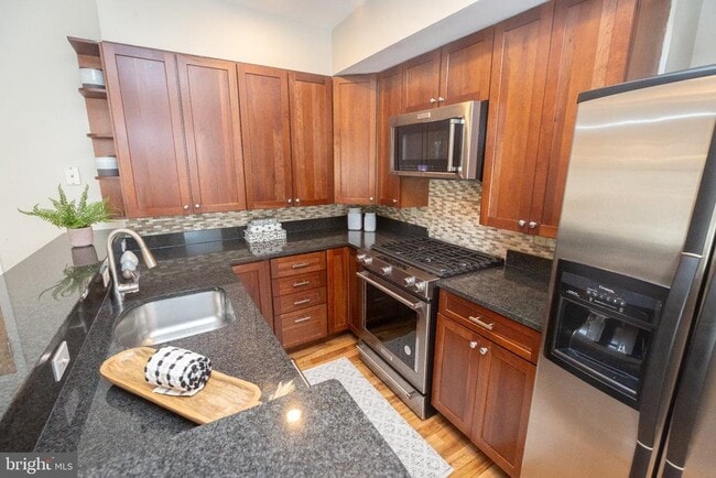 Foto del edificio - 1417 Chapin St NW