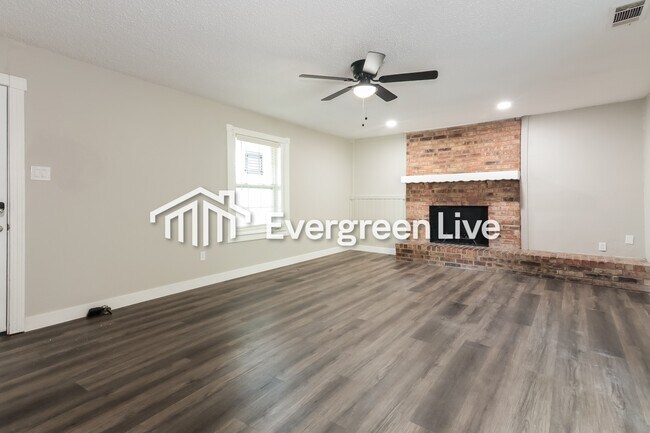 Foto del edificio - 1501 Shady Ln