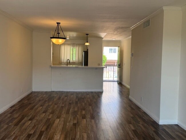 Foto del edificio - For Lease – Charming Condo in Glendale Hills