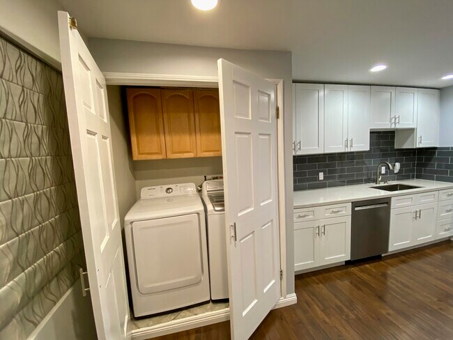 Laundry area - 7505 Hampton Ave