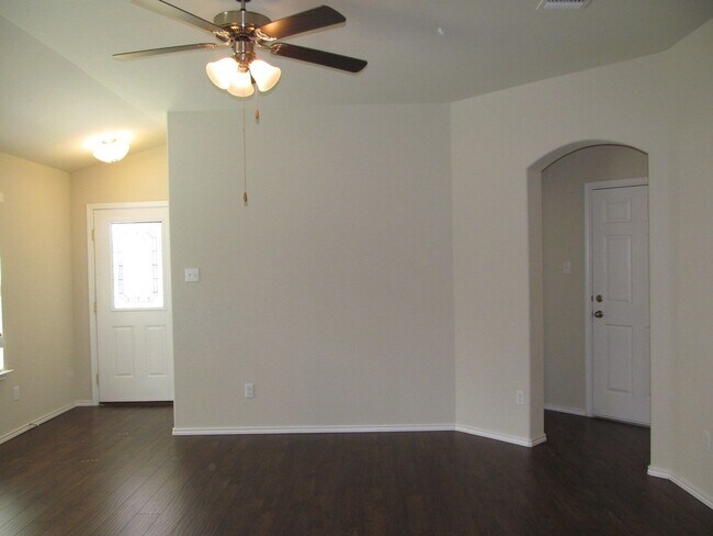 Building Photo - 3 BEDROOM WITH COMMUNITY POOL, BELTON ISD