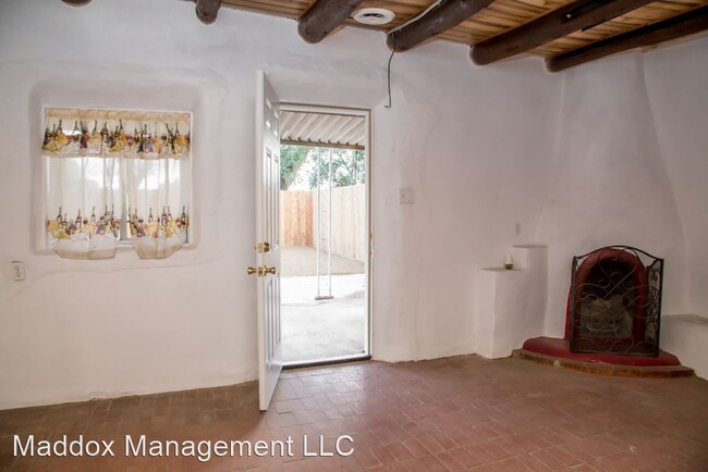 Building Photo - 1 br, 1 bath House - 5302 Edith Blvd. NE #D