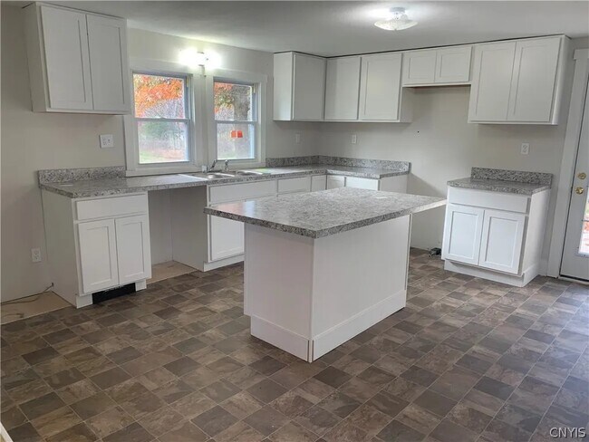 Foto del edificio - 281 Cole Rd