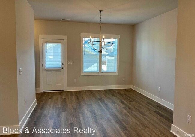 Building Photo - 3 br, 2.5 bath House - 682 Vine Parkway
