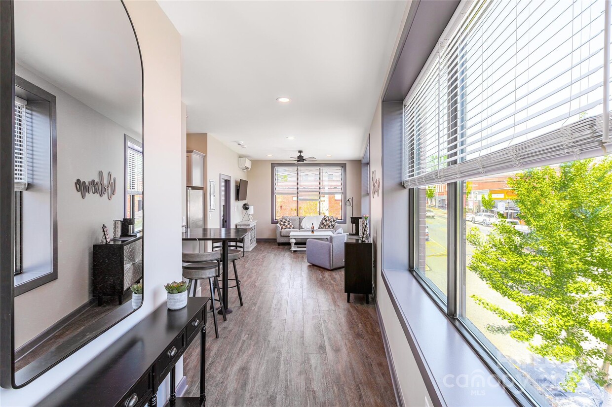 Primary Photo - 138 S Main St