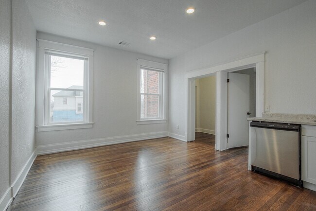 Foto del edificio - 3226-3228 E 11th Street