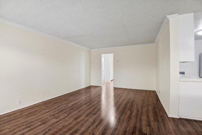 Building Photo - 545 Chestnut Ave