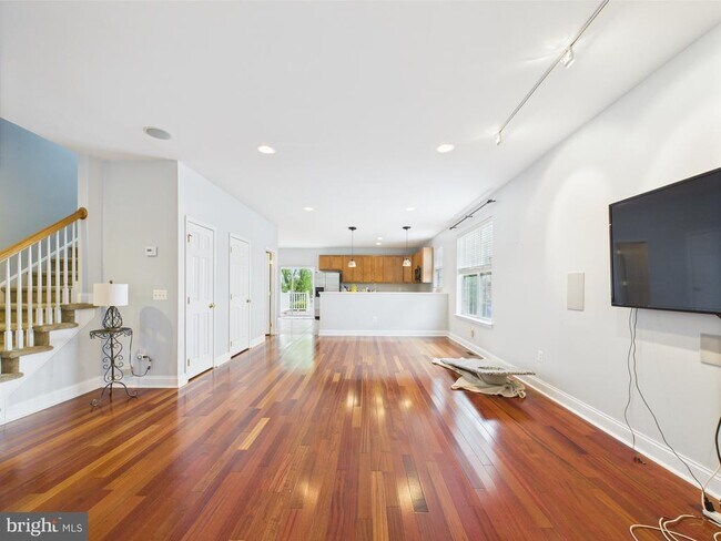 Foto del edificio - 332 W 4th Ave
