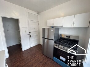 Building Photo - 4404 N Winchester Ave