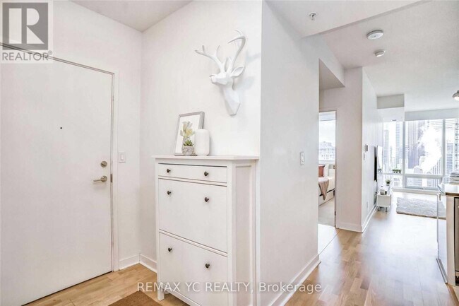 Building Photo - 295 Adelaide St W