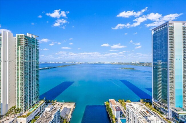 Foto del edificio - 460 NE 28th St