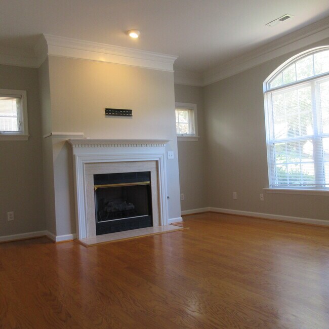 Building Photo - 2598 Ravenscroft Way