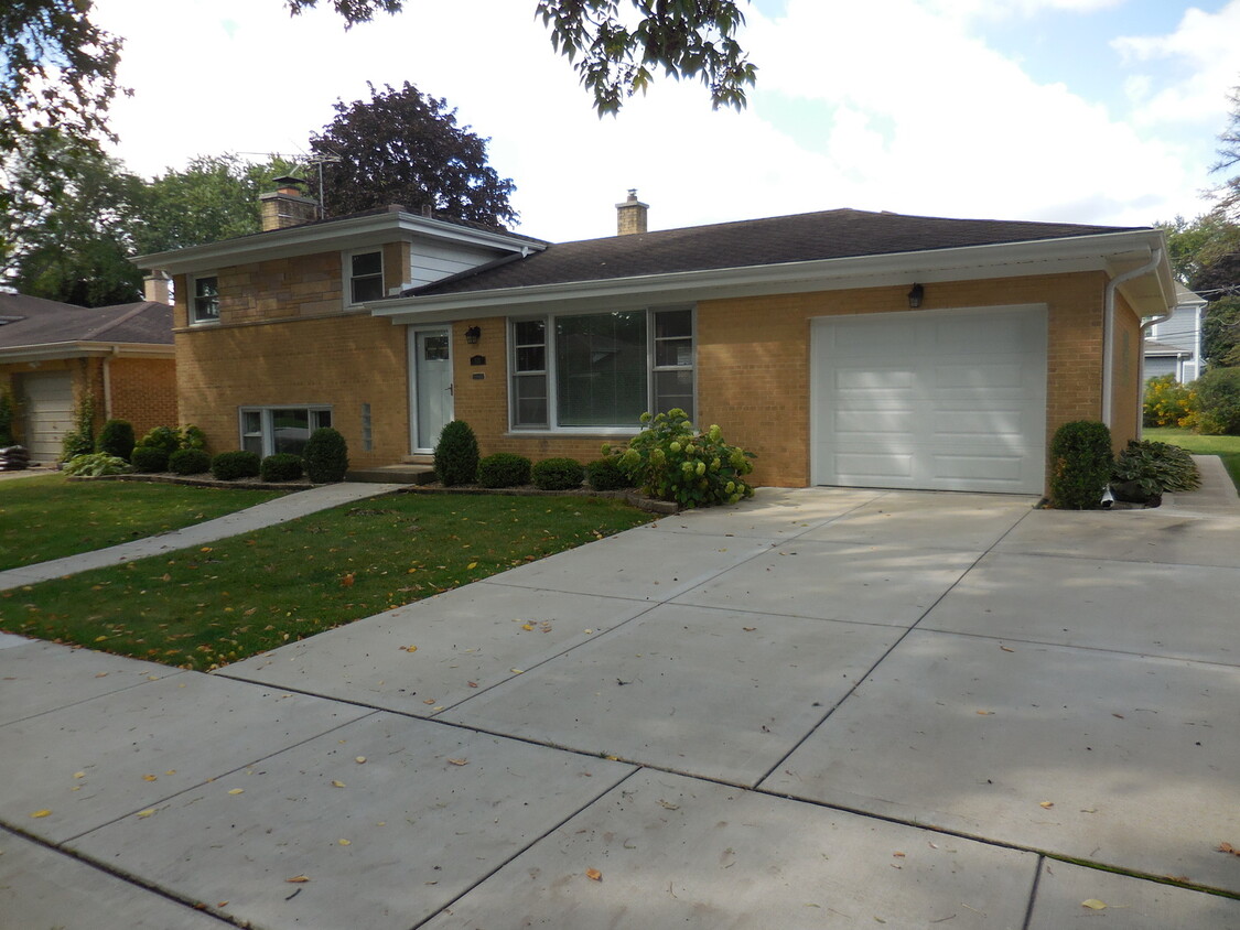 Primary Photo - 524 S Evanston Ave