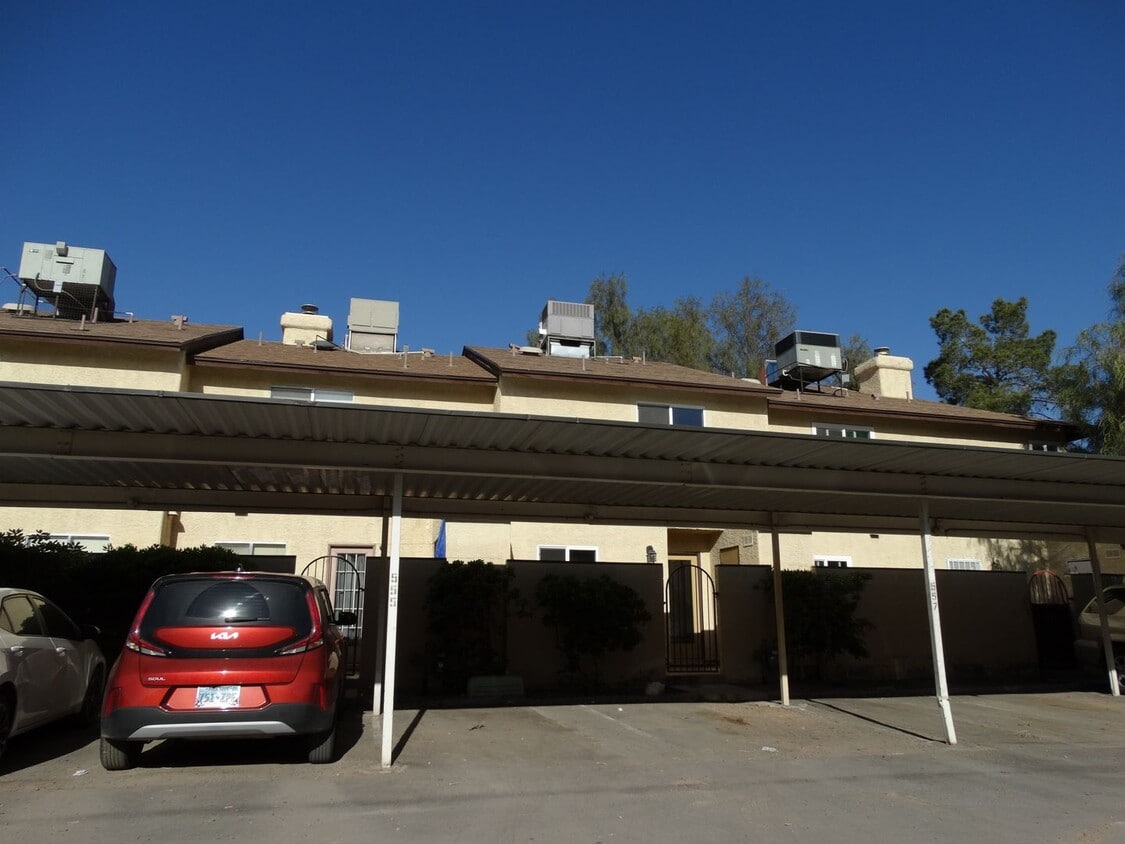 Building Photo - Fantastic 2bed/2.5 bath Townhome in Henderson!