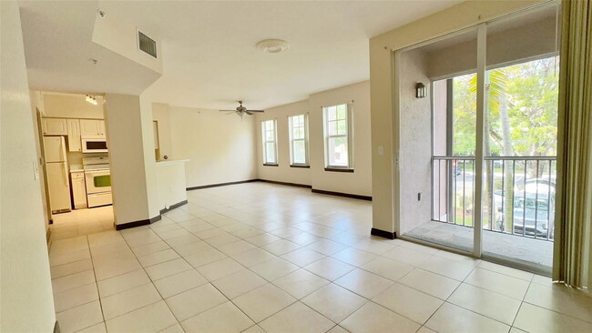 Foto del edificio - 6704 W Sample Rd