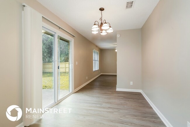 Building Photo - 6353 Tree Top Cir W