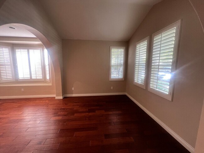 Building Photo - 4 Bedroom Home for Rent in Bridgeport!