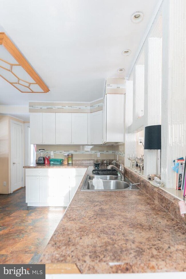 Building Photo - 5 Hemlock Rd