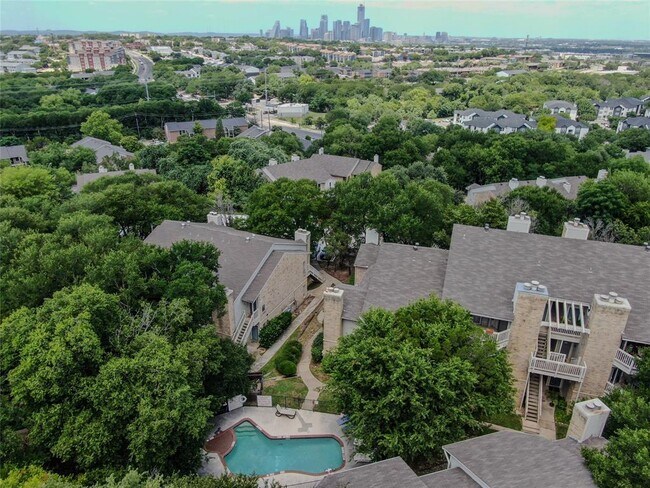Foto del edificio - 2450 Wickersham Ln