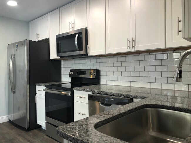 Building Photo - 11 Autumnwood Trl